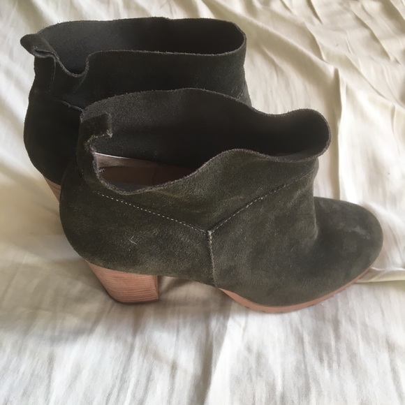 Moss green suede booties (re-posh) - Picture 4 of 6